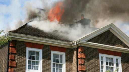 The roof of the house is on fire!The house's roof is on fire.English possessives examples